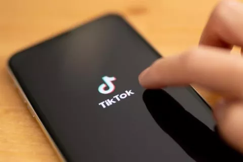 Bailar mal en Tik Tok, un recurso electoral en Perú para 'estar en la onda'