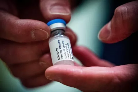 Estados Unidos suspende uso de la vacuna de Johnson & Johnson, tras registrarse casos de coágulos sanguíneos