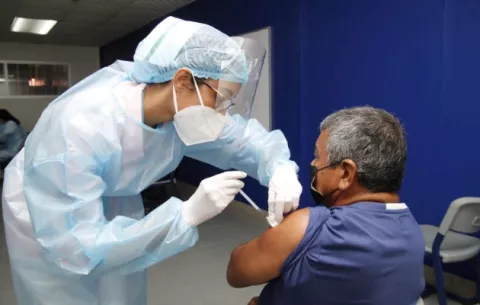 Vacunación contra la covid-19  en Panamá podría tomar hasta el 2022