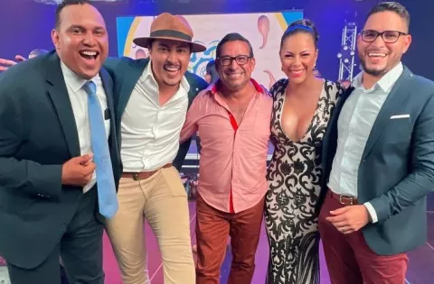 Víctor Ballesteros participa en la celebración de los siete años de 'A lo Panameño'