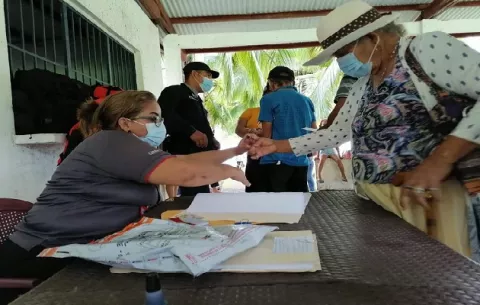 Estafadores le quitan el dinero del pago de los beneficios sociales a los adultos mayores en Veraguas