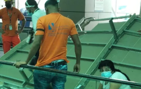 Se desprende cielo raso en el Aeropuerto de Tocumen, hay una persona herida