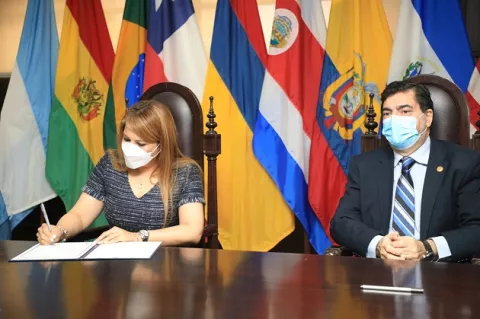 Antai firma el Compromiso Ético Panamá