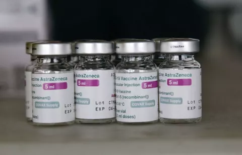 Covid-19: Italia no descarta casos de trombos con la segunda dosis de AstraZeneca