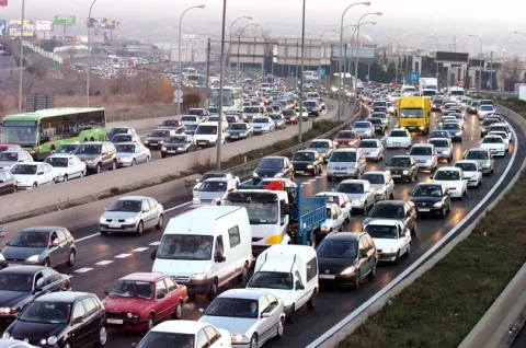 Agencia Internacional de la Energía pide prohibir venta de autos de combustión desde el 2035