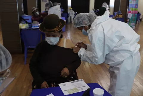 Casos de covid-19 van en ascenso en niños y embarazadas en Bolivia
