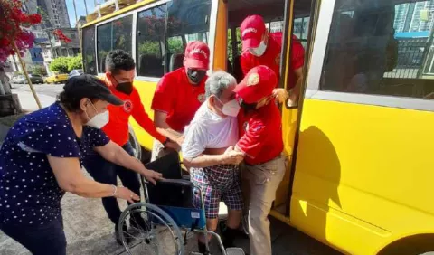 Bomberos enfrentan una dura batalla en la primera línea contra el coronavirus