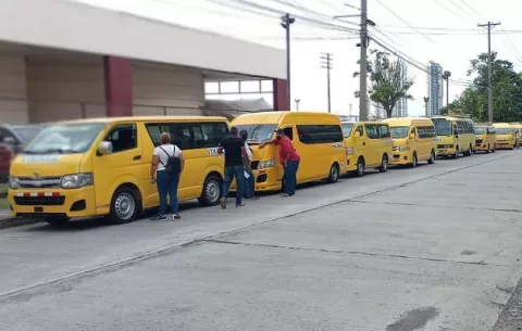 Dueños de colegiales protestan para denunciar acoso de las financieras