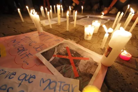 Colombianos residentes en Panamá encienden velas por la unidad de Colombia