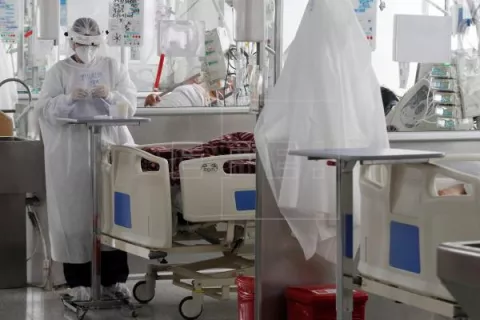 Pandemia de la covid-19 sigue sin techo en Colombia en mitad de una de sus peores crisis
