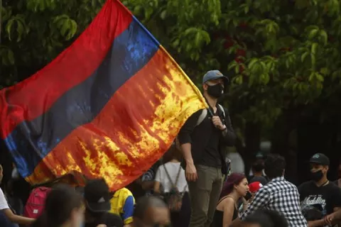 Colombia avanza en diálogo político mientras protestas siguen en las calles