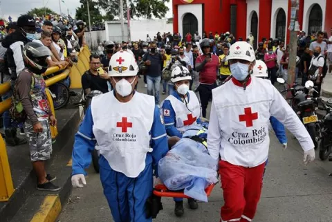 Tres muertos en hechos confusos durante una protesta en la ciudad colombiana de Cali