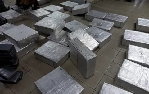 Autoridades detectan cargamento de 608 paquetes de droga en un puerto de Colón