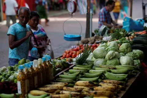 Gobierno reporta un aumento del consumo y más ingresos de lo esperado