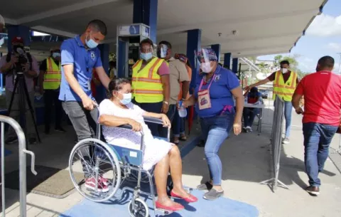 Cifra de muertes por covid-19 bajan en mayo, a pesar de incremento de casos