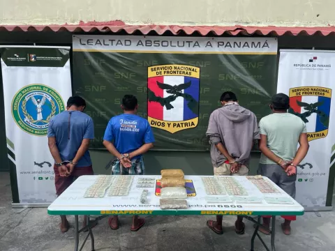 Detienen a cuatro panameños con presunta droga, dinero en efectivo y cheques en Guna Yala
