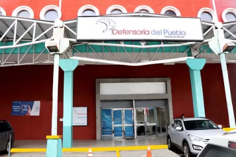 Defensoría del Pueblo abre investigación por incidente entre usuario y policía en el metro
