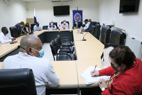 Defensoría del Pueblo propone extender circulación de taxis con placas par y non
