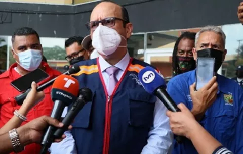 Defensor del Pueblo advierte ‘canibalismo’ en el transporte selectivo por excesos de cupos