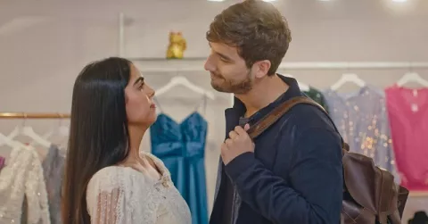 Elizabeth Grimaldo compartió el tráiler de 'Algo Azul'