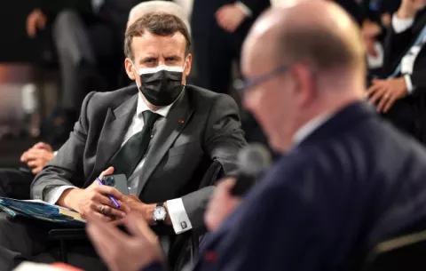 Emmanuel Macron: El principal problema de la escasez de vacunas contra la covid-19 es la distribución