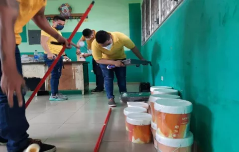 Privados de libertad de Veraguas reparan escuelas públicas
