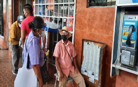 Vendedor de lotería asegura  que le vendió el billete premiado del Gordito del Zodiaco a un hombre