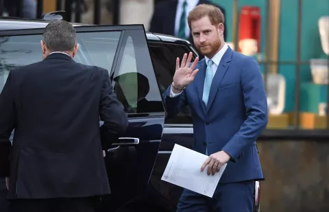 Príncipe Harry: ¿Los cortesanos quieren que renuncie a su título?