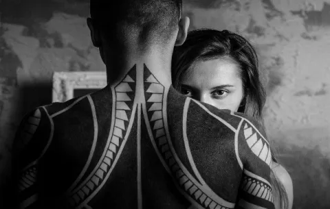 El trastorno por el que las mujeres se sienten atraídas por criminales