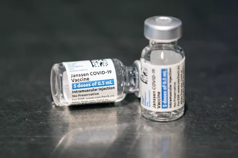 Nueva York ofrecerá vacunas de una sola dosis contra el coronavirus en sus estaciones de metro