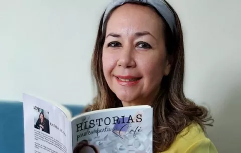 'Historias para compartir un café': Un libro que lleva mensajes positivos a los lectores 