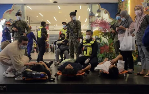 Choque de trenes en Kuala Lumpur deja más de 200 heridos, decenas de ellos de gravedad