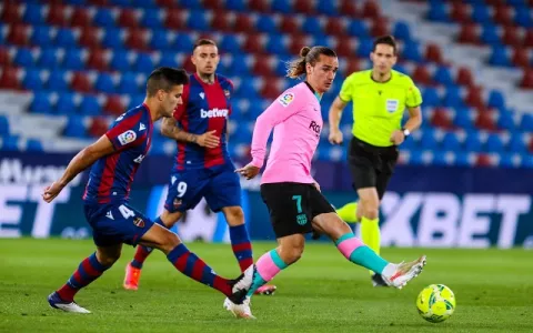 Barcelona recibe un duro golpe a sus esperanzas de ganar el titulo de liga ante el Levante