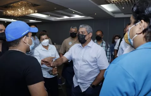 Ministro Luis Sucre a laboratoristas: 'Es injusto con la población que aprovechen la pandemia para pedir el 100% de sus demandas'