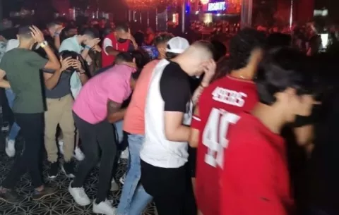 Retienen a más de 60 menores de edad en un bar en el Casco Antiguo