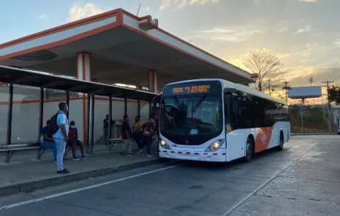 Pandemia redujo en un 55% la demanda de usuarios del metrobús durante el 2020