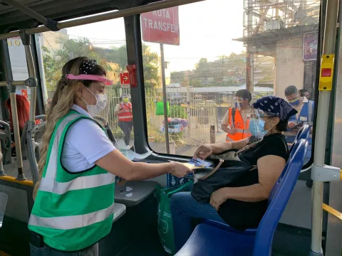 Pasajeros que no porten pantalla facial no podrán abordar los metrobuses ni el Metro de Panamá
