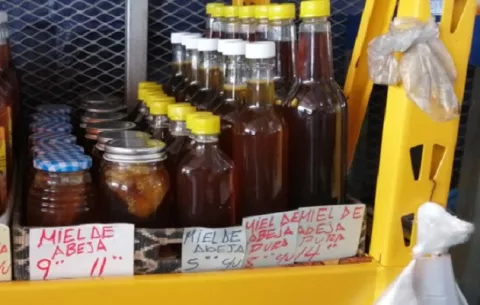 Minsa realiza operativo para sacar del mercado la miel de abeja falsa y sin registro sanitario