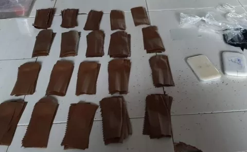 Mujeres son sorprendidas en La Joyita con artículos escondidos en sus partes íntimas