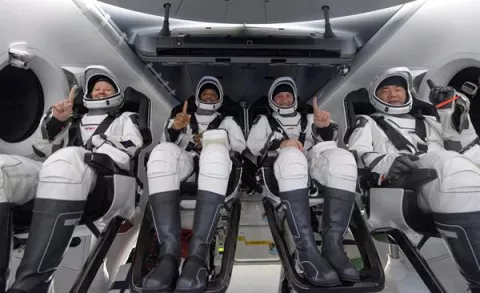 Concluye el primer viaje comercial tripulado de la NASA tras retorno de cápsula 