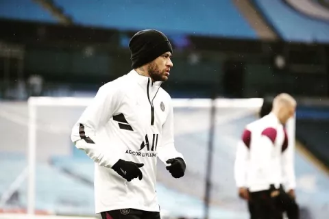 Neymar se vacuna contra la Covid-19 y desea que las inyecciones lleguen rápido a todos los países