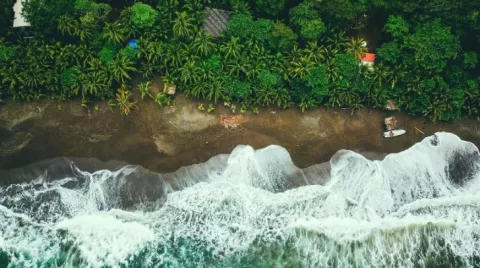 Turismo de aventura en Panamá: surfing y volcanes para adictos a la adrenalina