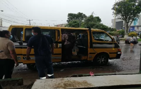 Piqueras improvisadas causan congestión vial en La Chorrera