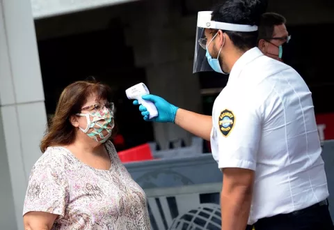El parque Universal Orlando deja de exigir el uso de mascarillas a los vacunados