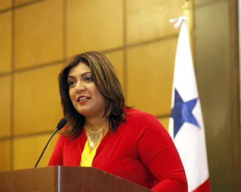 Panamá afirma que mejoró atención a migrantes y niega política de detención