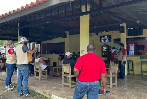 Citan a comerciantes y ciudadanos por incumplir medidas de bioseguridad en Panamá Este