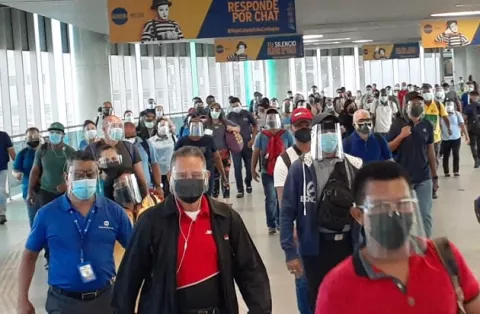 Habrá sanción para los que incumplan con el uso de la pantalla facial en el transporte público