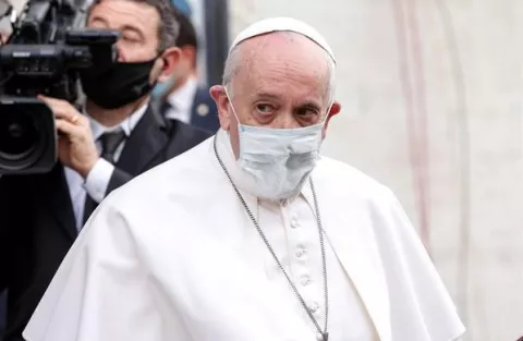 El papa Francisco pide defender la familia y el trabajo para jóvenes y mujeres