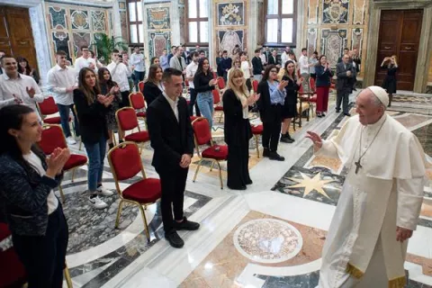 El papa Francisco destaca la importancia de relaciones 'reales' sobre las 'virtuales'