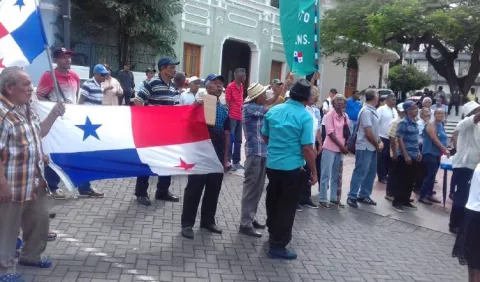 Jubilados subsisten con pensiones insuficientes